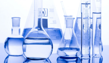 diferença entre água destilada e desionizada