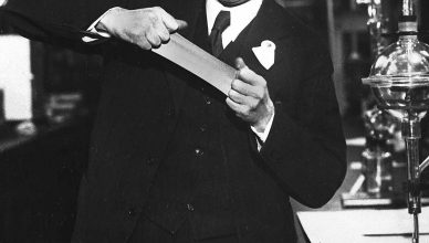 Dr Wallace Carothers