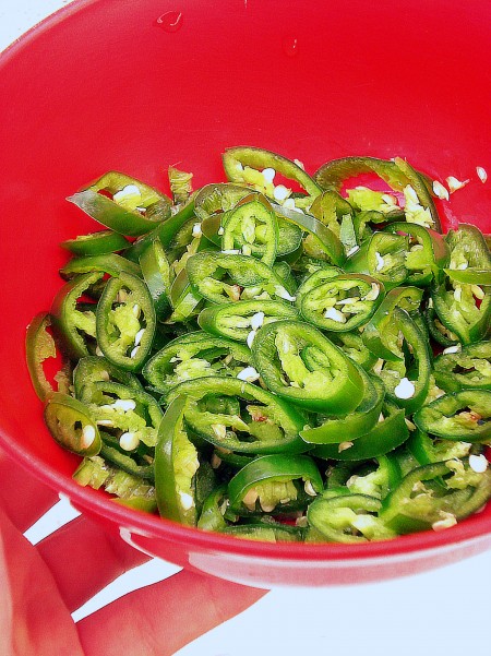 sliced green chilli