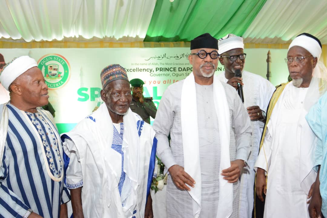 ABIODUN WITH MUSLIM LEADERS