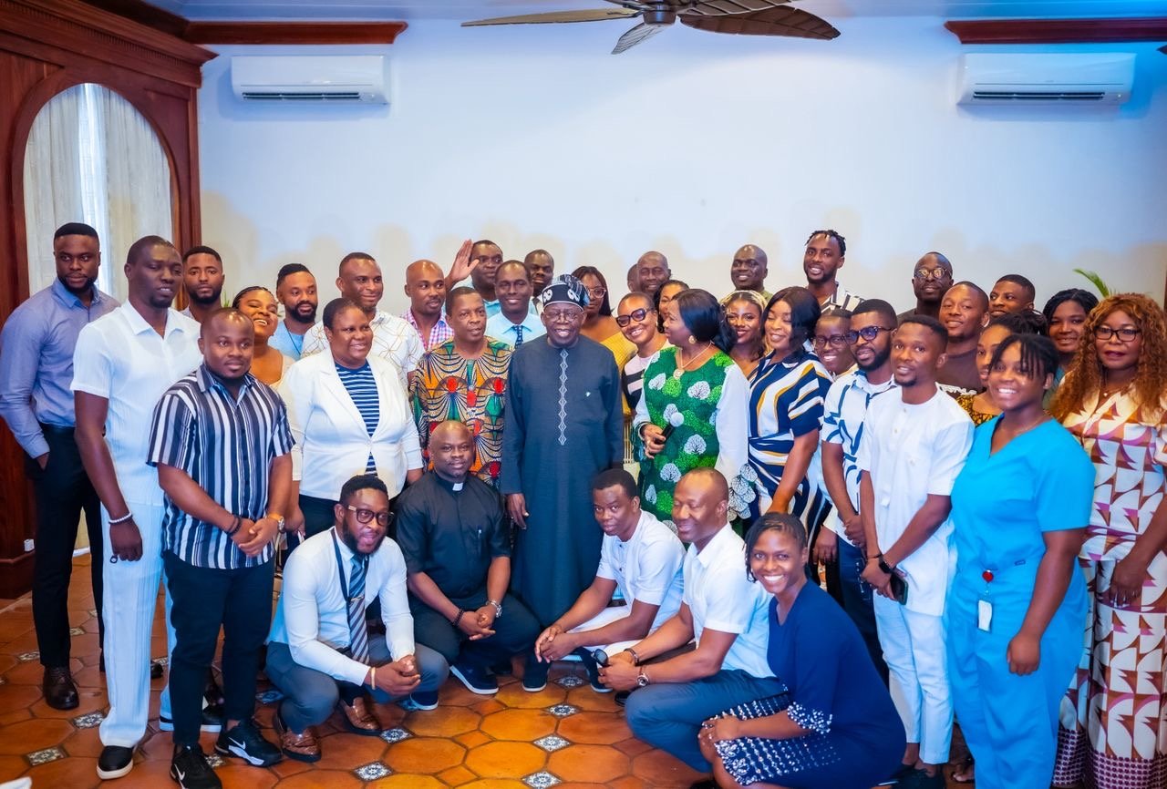 Tinubu With Nigerians in SL