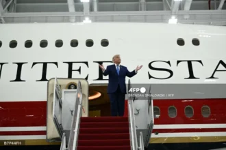 TRUMP PLANE