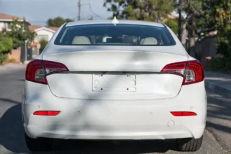 CAR WITHOUT NUMBER PLATE