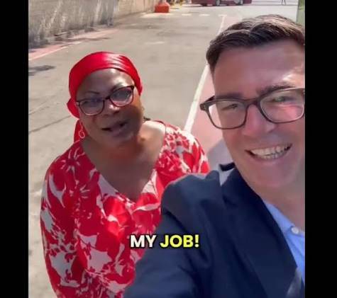 LONDON BUS AUNTY