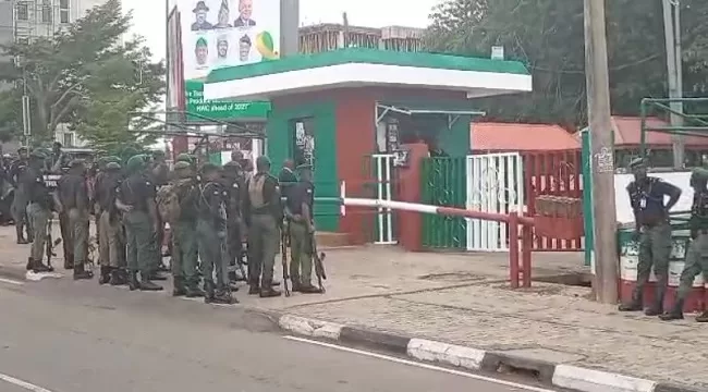 POLICE AT PDP SECRETARIAT