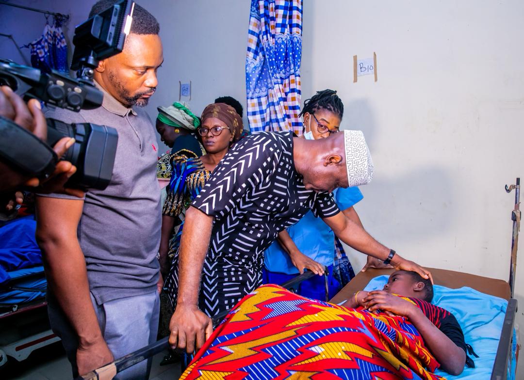 OYEBANJI VISITS PUPILS