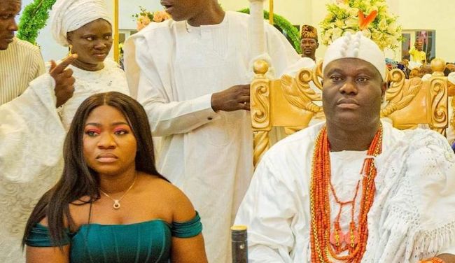 OONI AND DAUGHTER