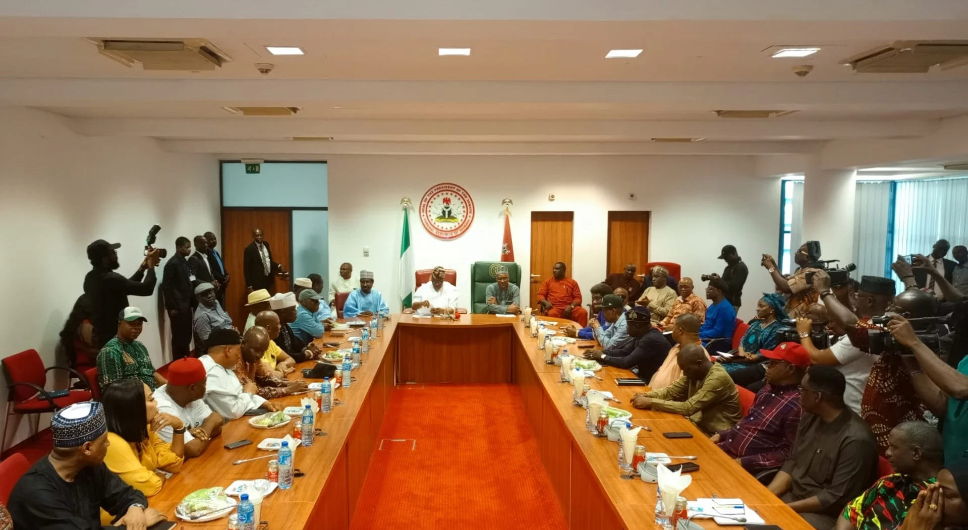 AKPABIO MEETING WITH LABOUR