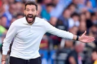 VALENCIA SACKS COACH