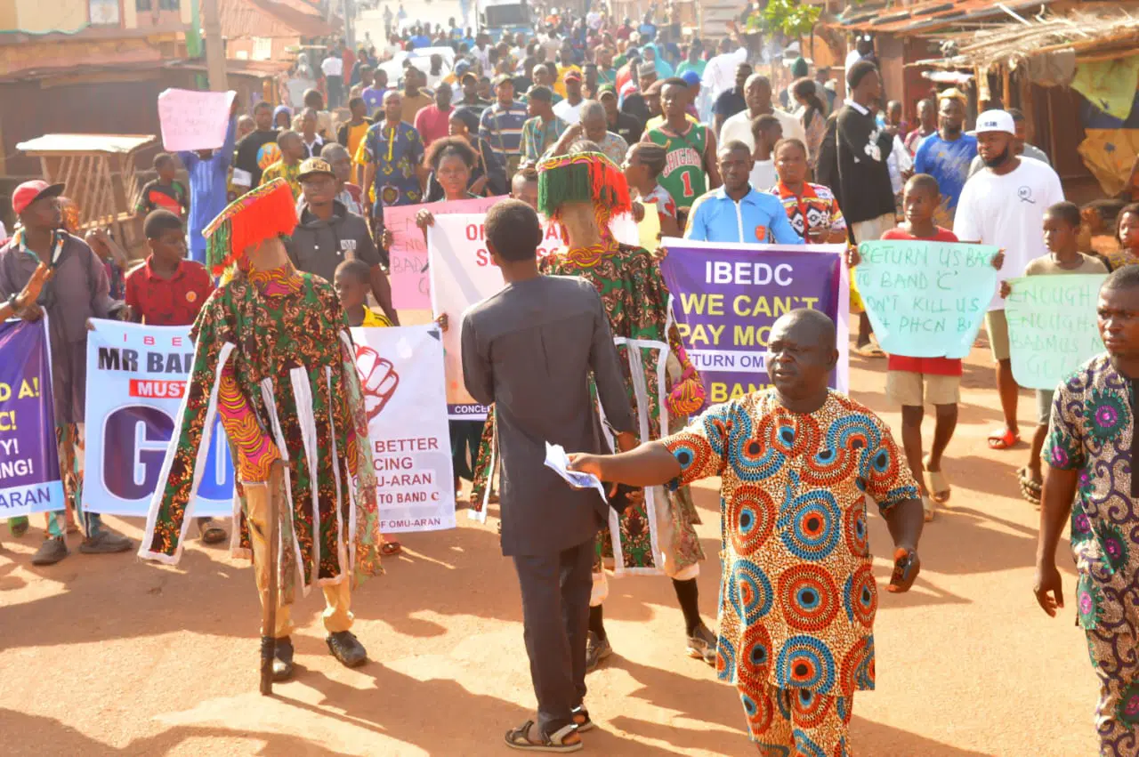 MASQURADE LED PROTEST